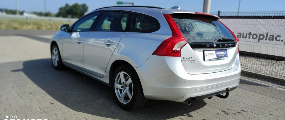 Volvo V60 cena 51800 przebieg: 246200, rok produkcji 2017 z Wleń małe 301